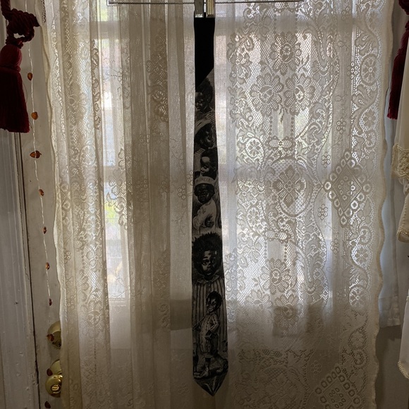 THE ICONIC! ‘BUCKWHEAT’ COLLECTIBLE TIE! - Picture 4 of 11